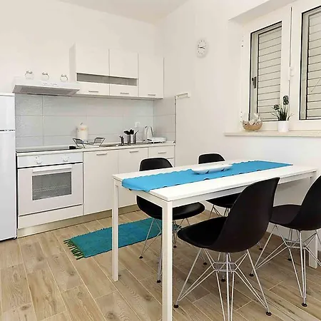 Blue Horizon Apartment *