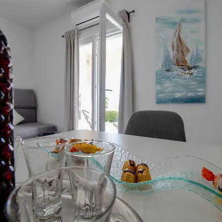 Blue Horizon Apartment *