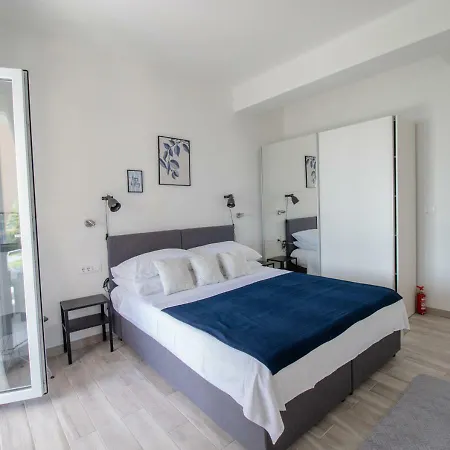 Blue Horizon Apartment *
